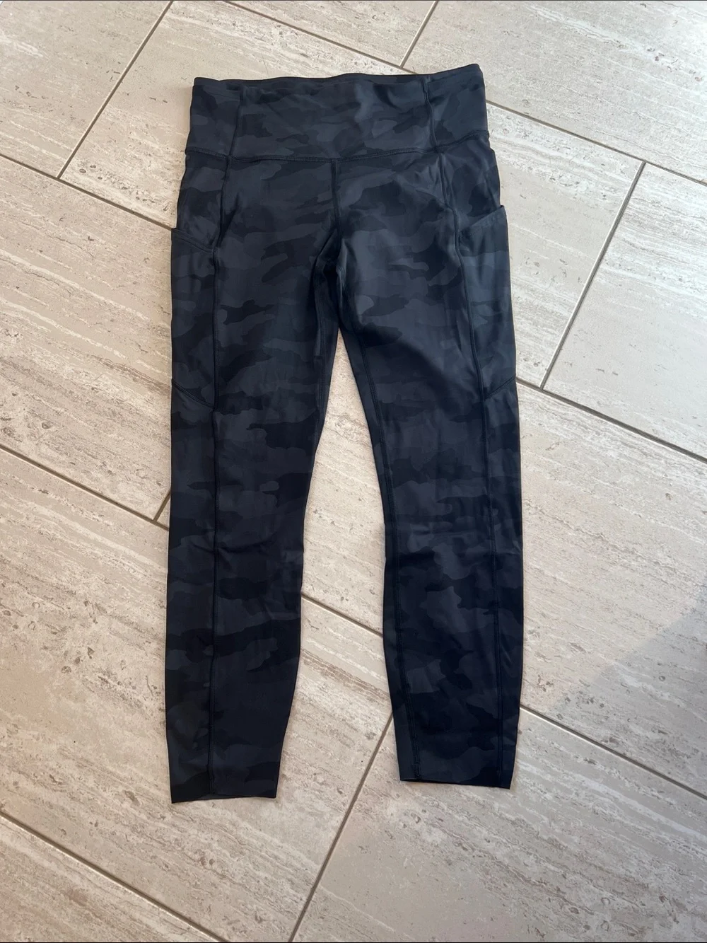 Lululemon camo leggings fast & free 8